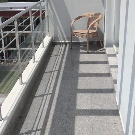 In Kristal Complex * 内塞伯尔