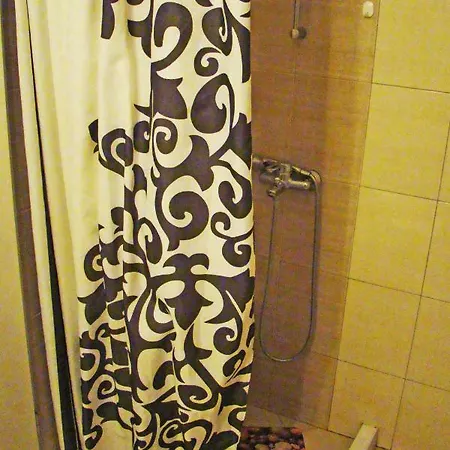 In Kristal Complex 内塞伯尔